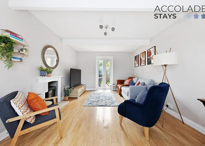 3 Bed, 2 Bath, Sleeps 6, With Free Parking & Wifi, Ideal For Contractors And Families